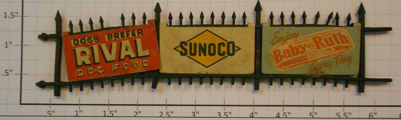 Lionel 256-10 Black 3-Section Plastic Fence w/ 3 Original Billboards
