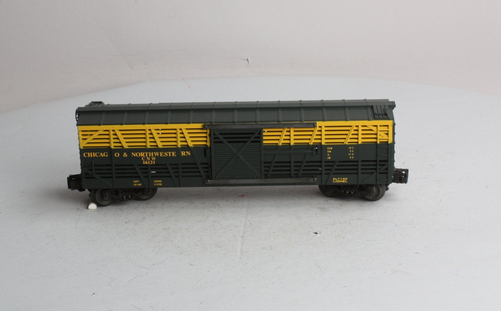 Lionel 6-16121 O Gauge Chicago & Northwestern Single Door Stock Car LN