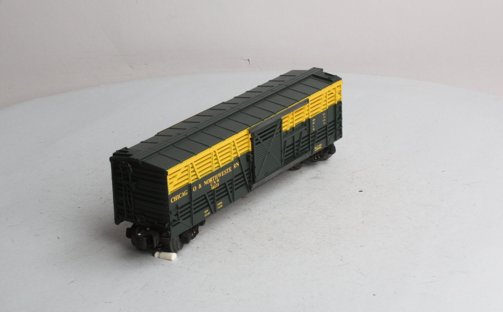 Lionel 6-16121 O Gauge Chicago & Northwestern Single Door Stock Car LN/Box