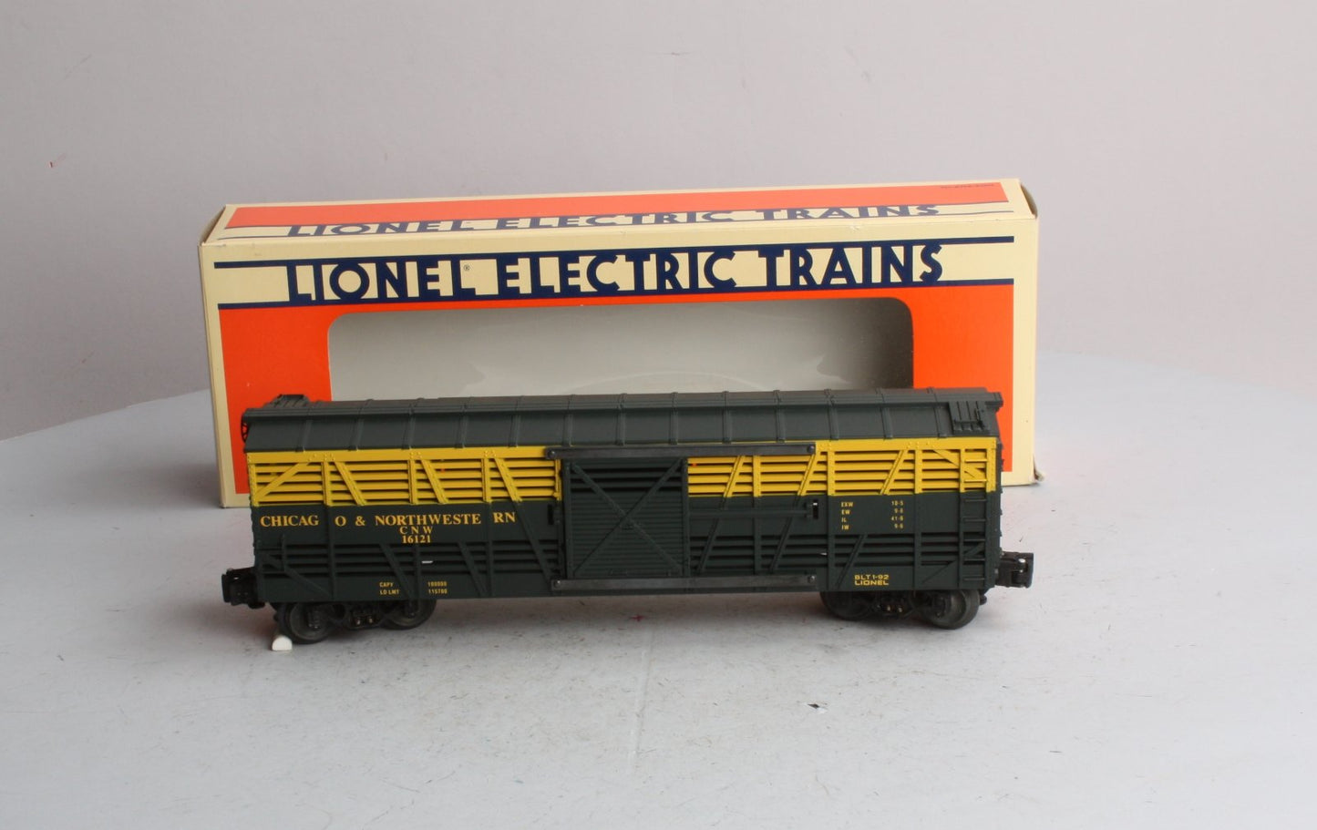 Lionel 6-16121 O Gauge Chicago & Northwestern Single Door Stock Car LN/Box