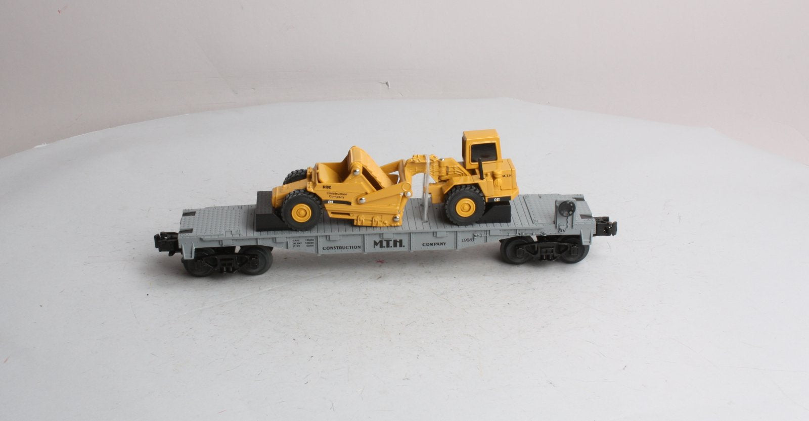 MTH 30-7616 O Gauge Construction Flatcar w/ Ertl Earth Mover #19981 LN/Box