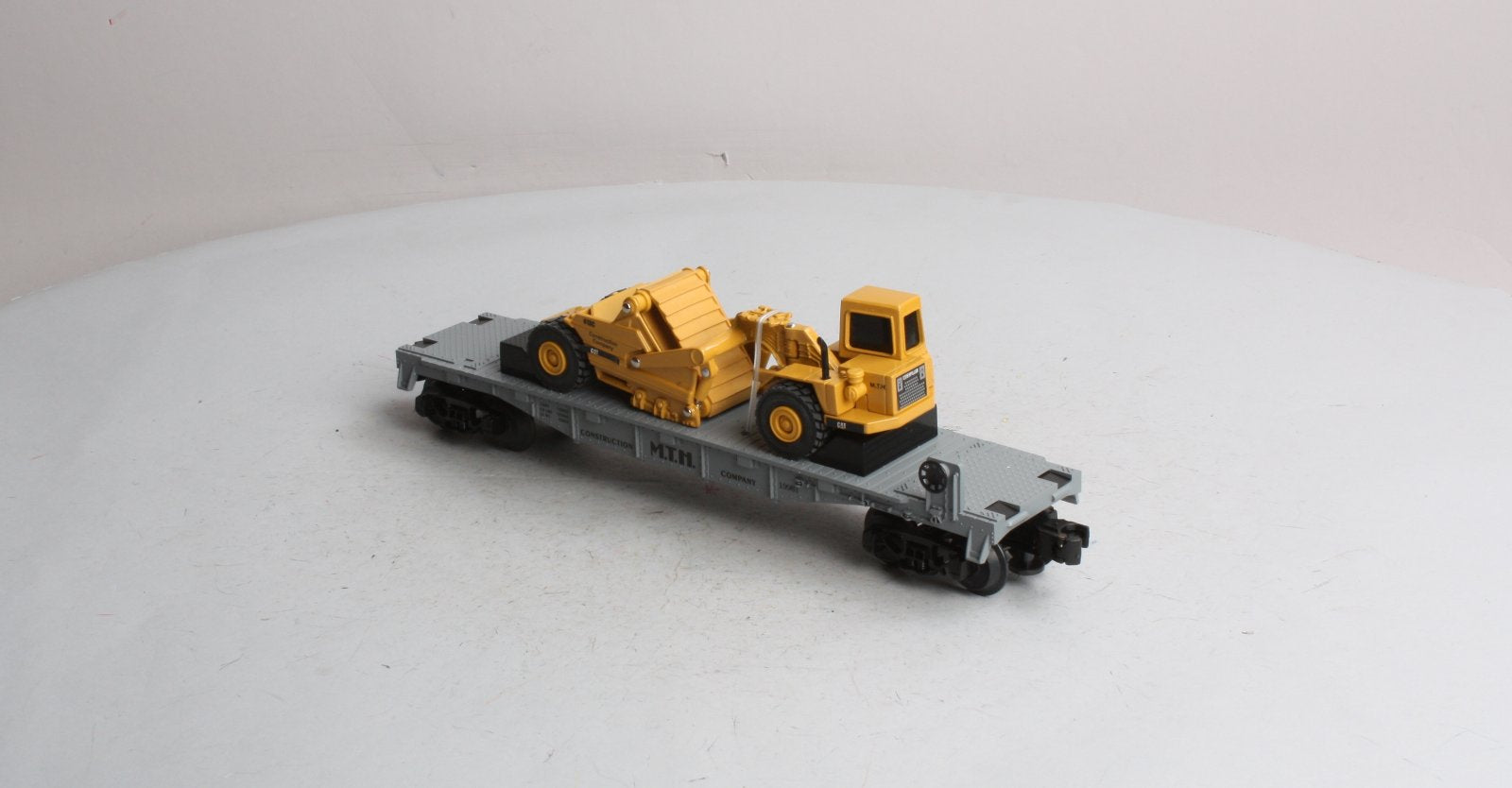 MTH 30-7616 O Gauge Construction Flatcar w/ Ertl Earth Mover #19981 LN/Box