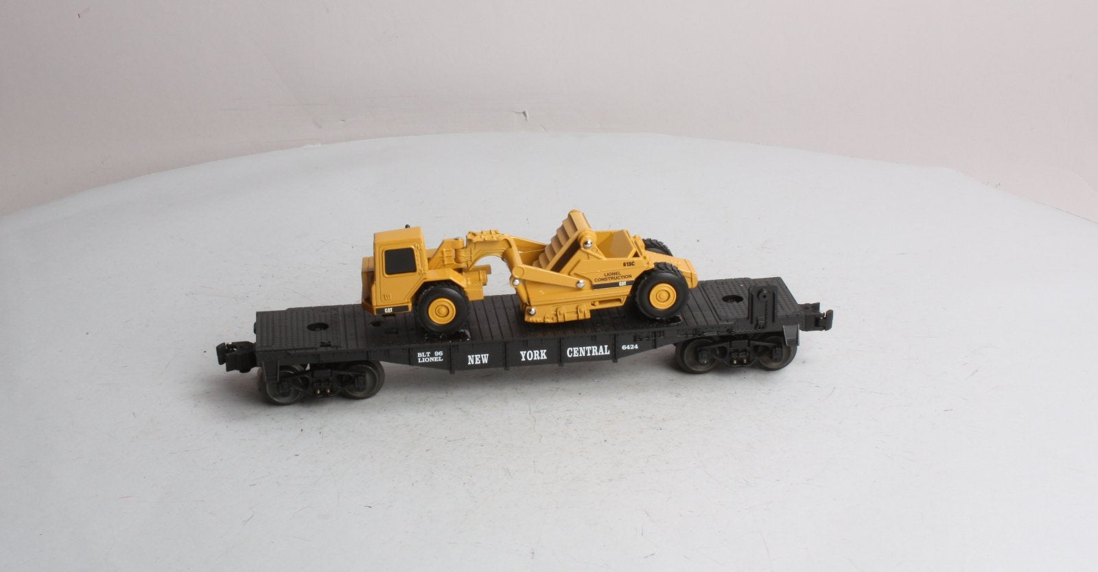 Lionel 6-16954 O Gauge New York Central Flatcar with ERTL Scraper #6424 LN/Box