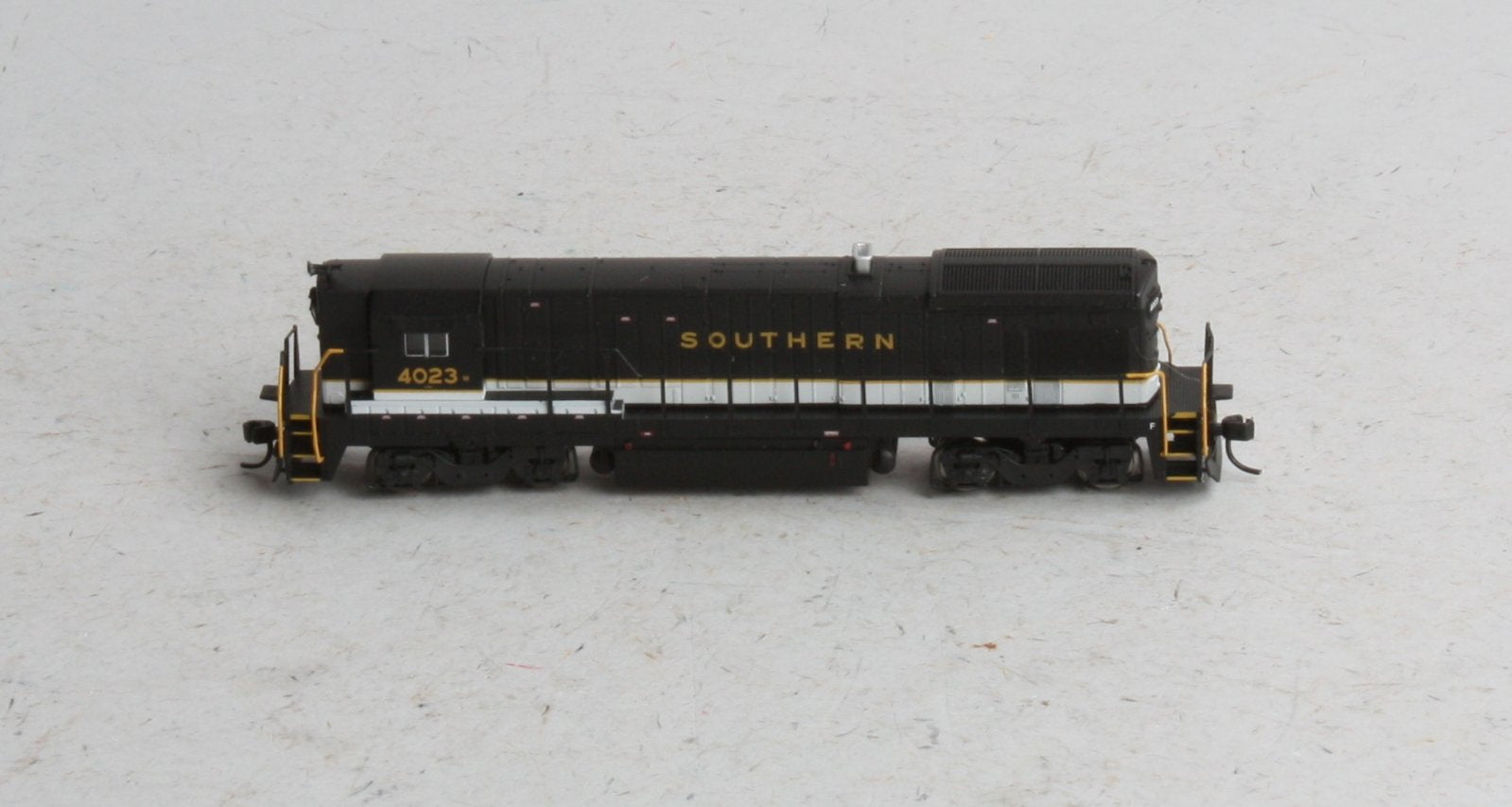 Atlas 49722 N Scale Southern B23-7 Diesel Locomotive #4023W