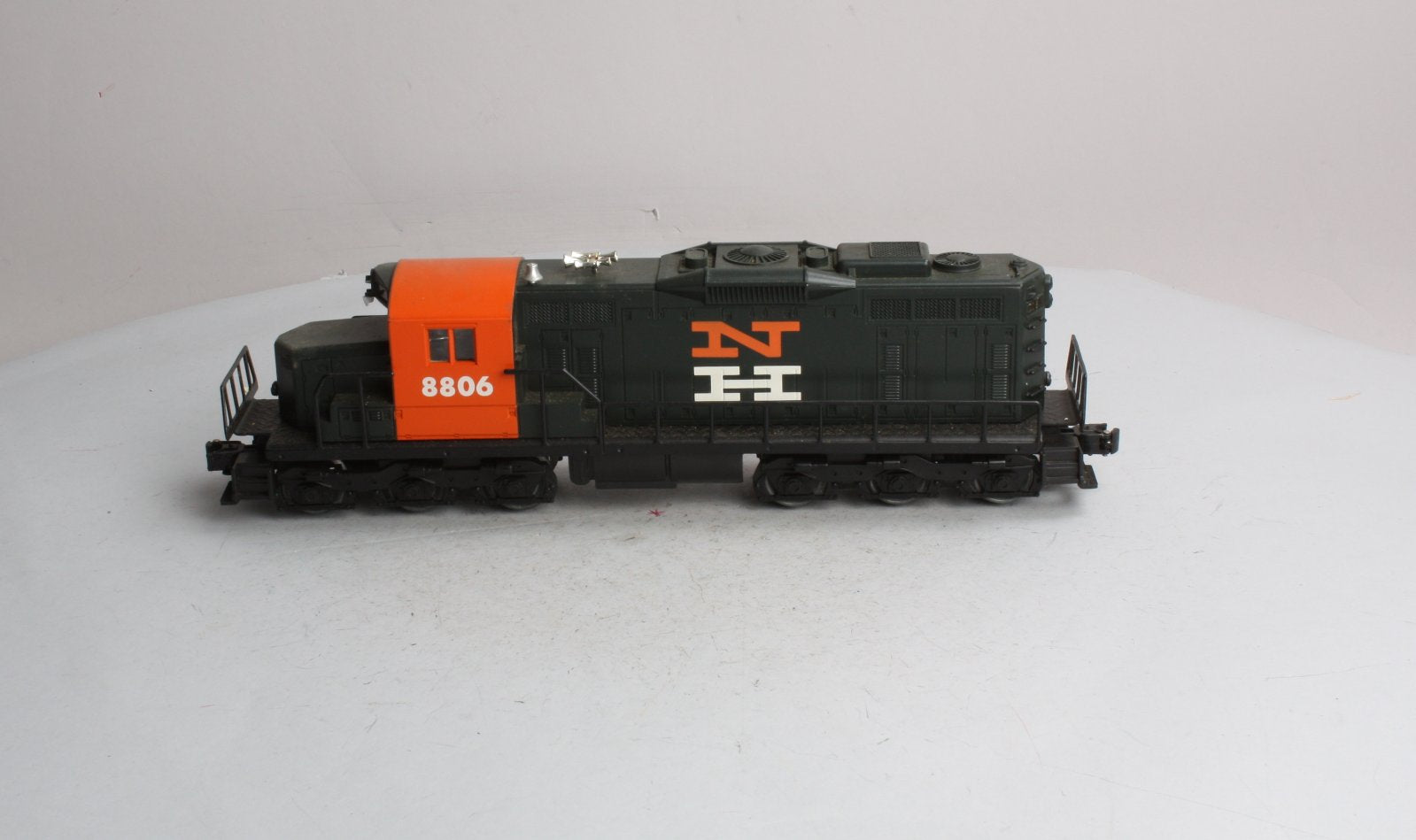 Lionel 6-18806 O Gauge New Haven SD-18 Powered Diesel Locomotive #8806 LN/Box