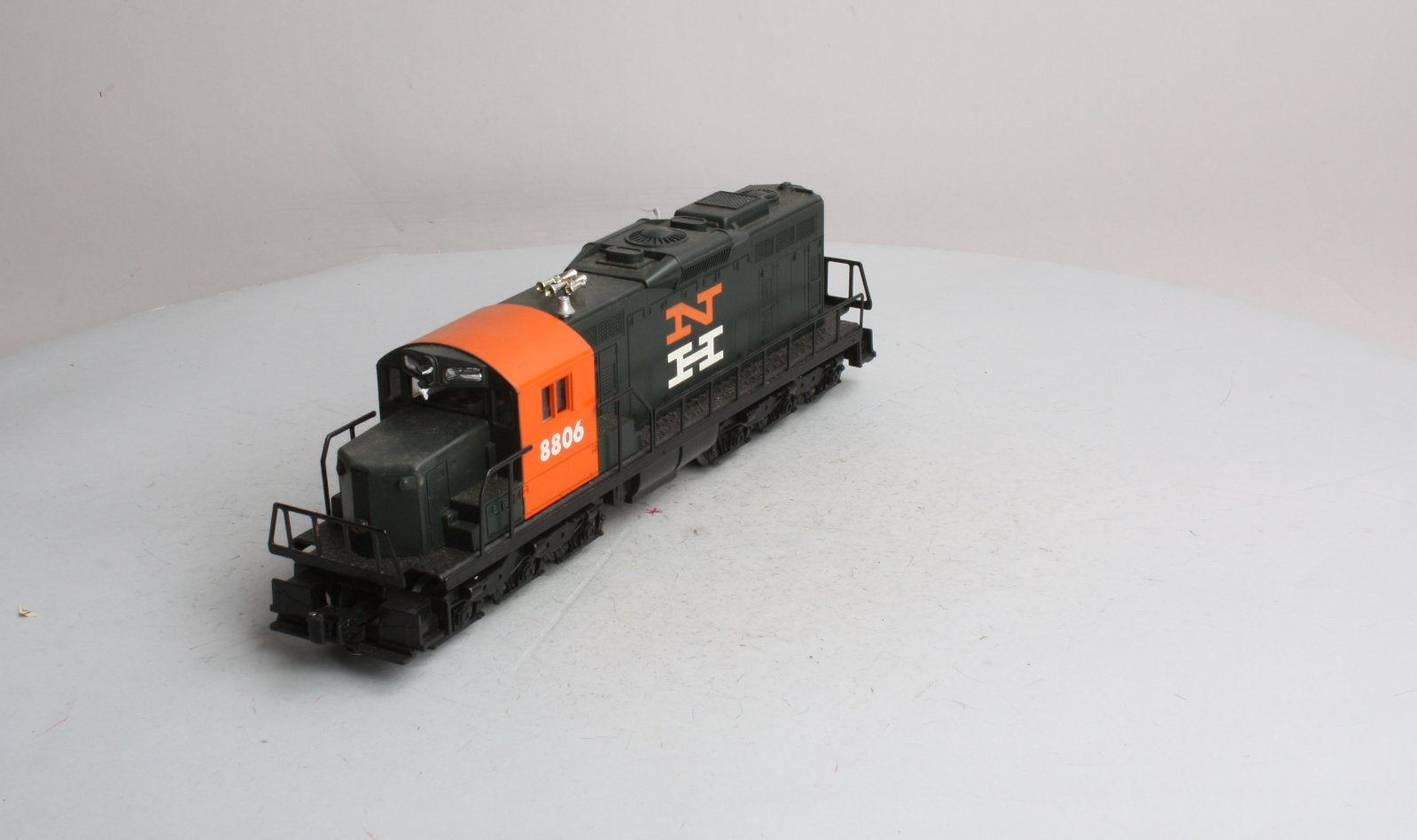 Lionel 6-18806 O Gauge New Haven SD-18 Powered Diesel Locomotive #8806 LN/Box