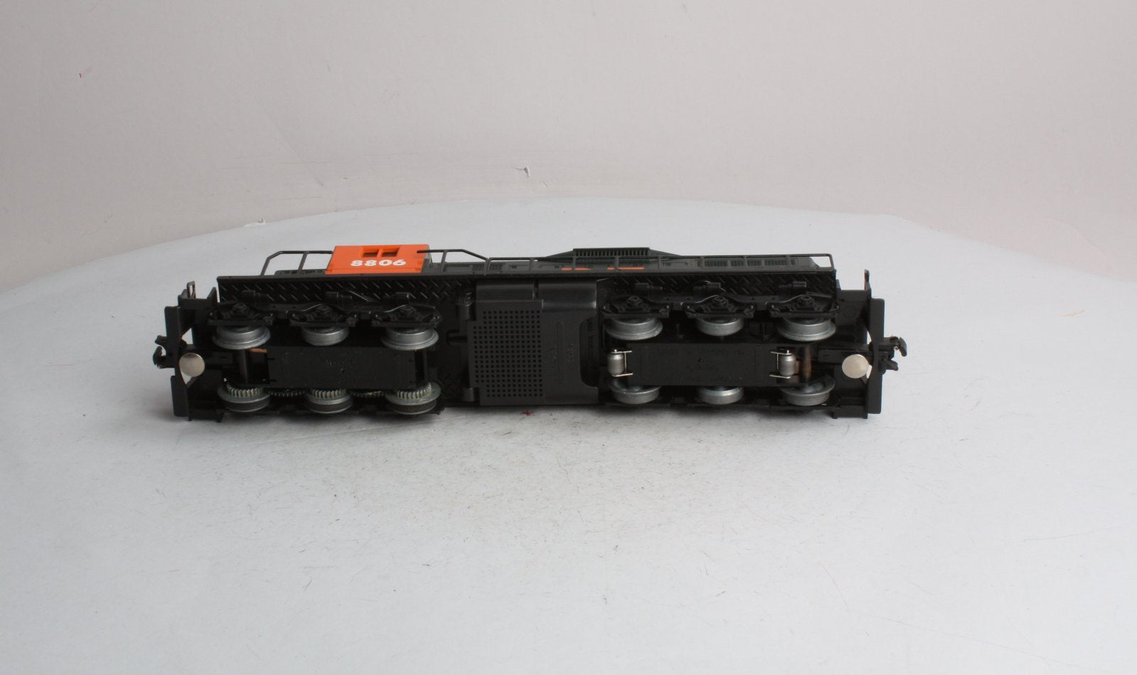Lionel 6-18806 O Gauge New Haven SD-18 Powered Diesel Locomotive #8806 LN/Box