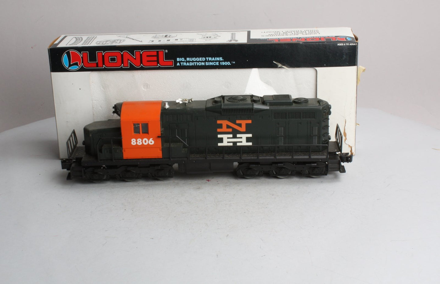 Lionel 6-18806 O Gauge New Haven SD-18 Powered Diesel Locomotive #8806 LN/Box