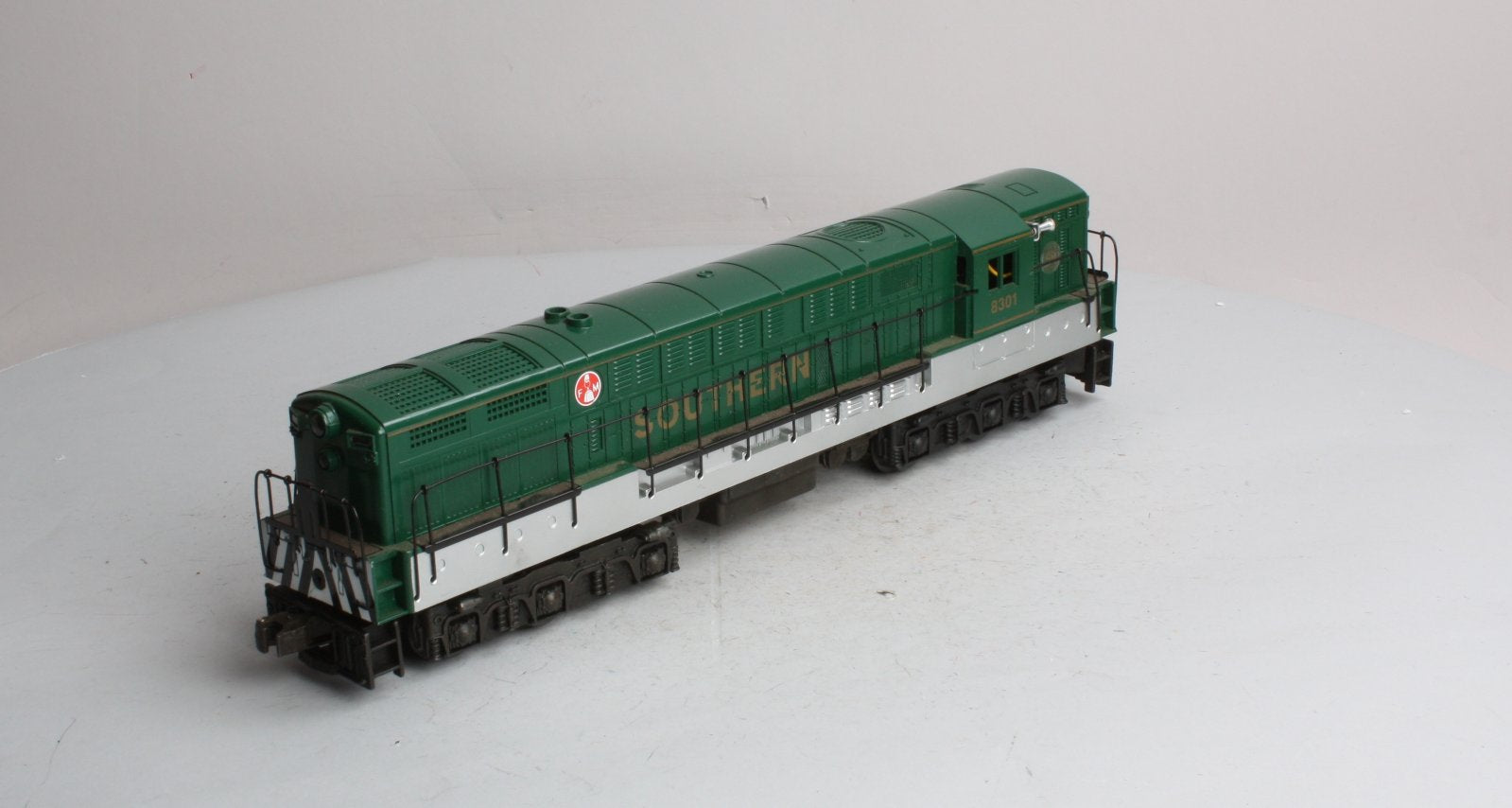 Lionel 6-18301 O Gauge Southern Fairbanks Morse Trainmaster Diesel Locomotive NIB