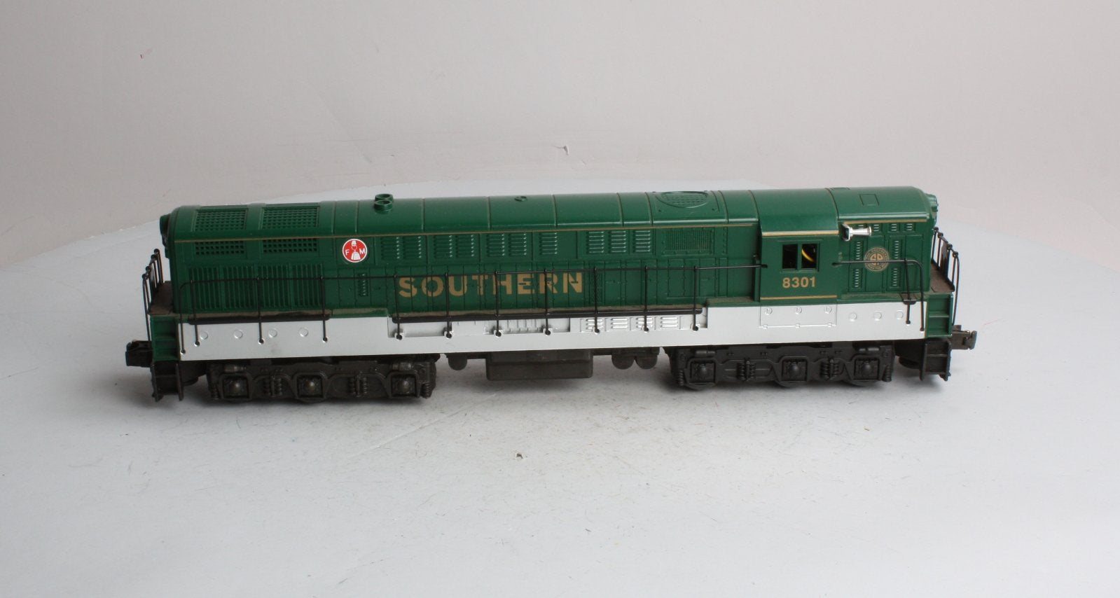 Lionel 6-18301 O Gauge Southern Fairbanks Morse Trainmaster Diesel Locomotive NIB