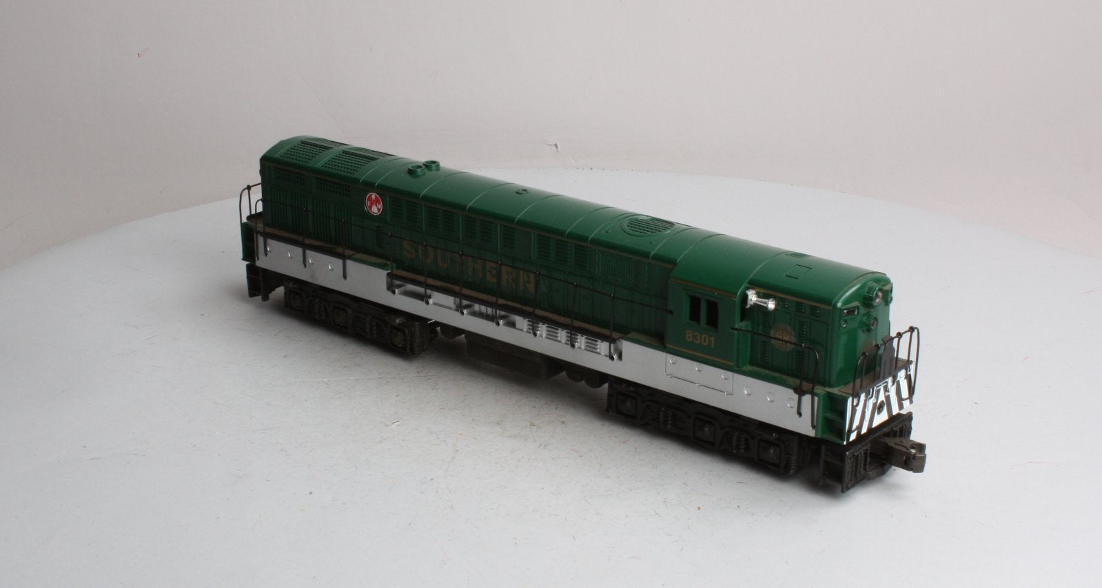 Lionel 6-18301 O Gauge Southern Fairbanks Morse Trainmaster Diesel Locomotive NIB