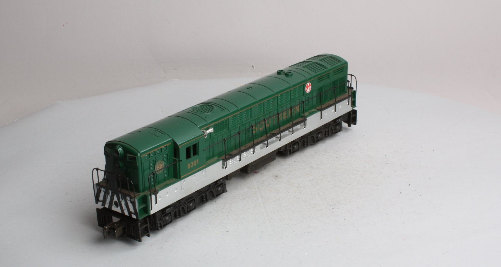 Lionel 6-18301 O Gauge Southern Fairbanks Morse Trainmaster Diesel Locomotive NIB