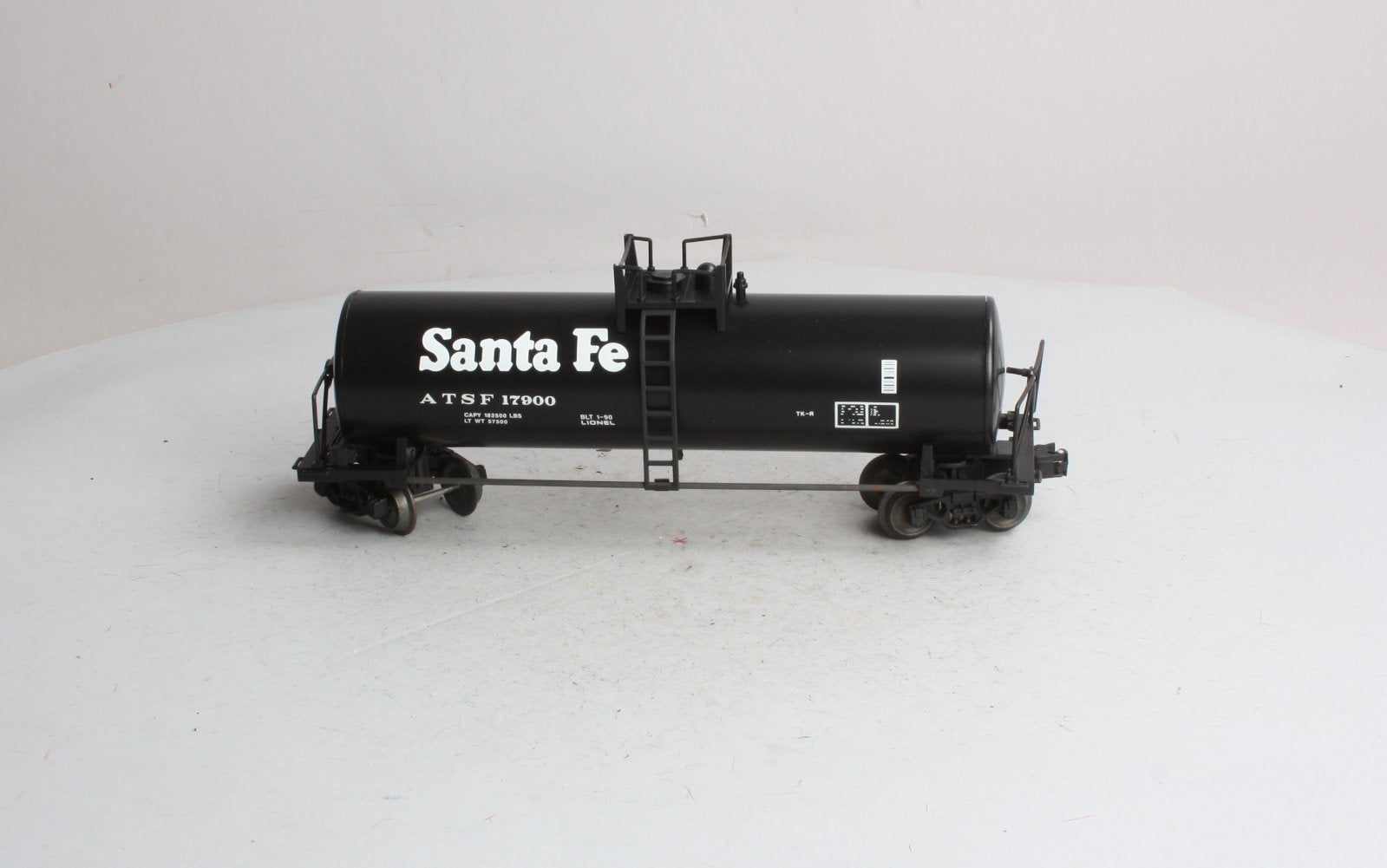 Lionel 6-17900 O Gauge Santa Fe Unibody Single Dome Tank Car #17900 LN/Box