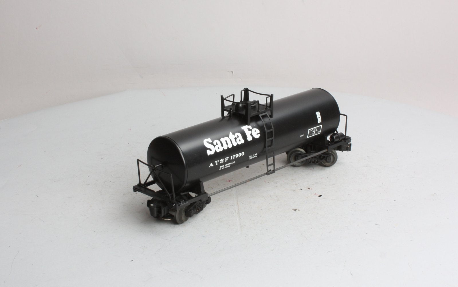 Lionel 6-17900 O Gauge Santa Fe Unibody Single Dome Tank Car #17900 LN/Box