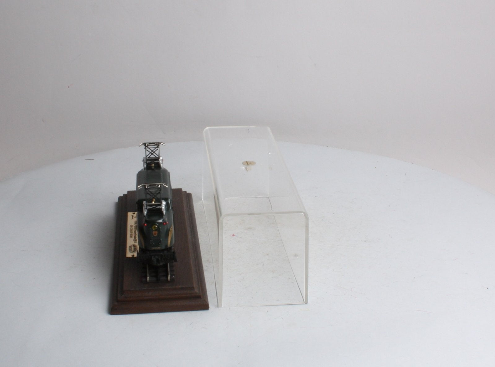 Hallmark HO GAR Pennsylvania GG-1 Electric Locomotive #2332 w/Display Case LN/Box