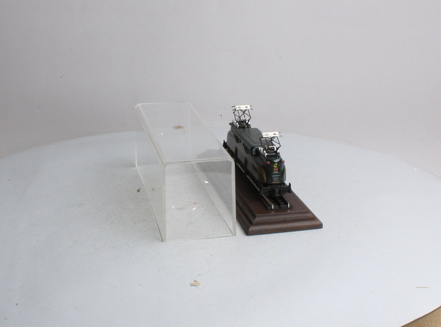 Hallmark HO GAR Pennsylvania GG-1 Electric Locomotive #2332 w/Display Case LN/Box