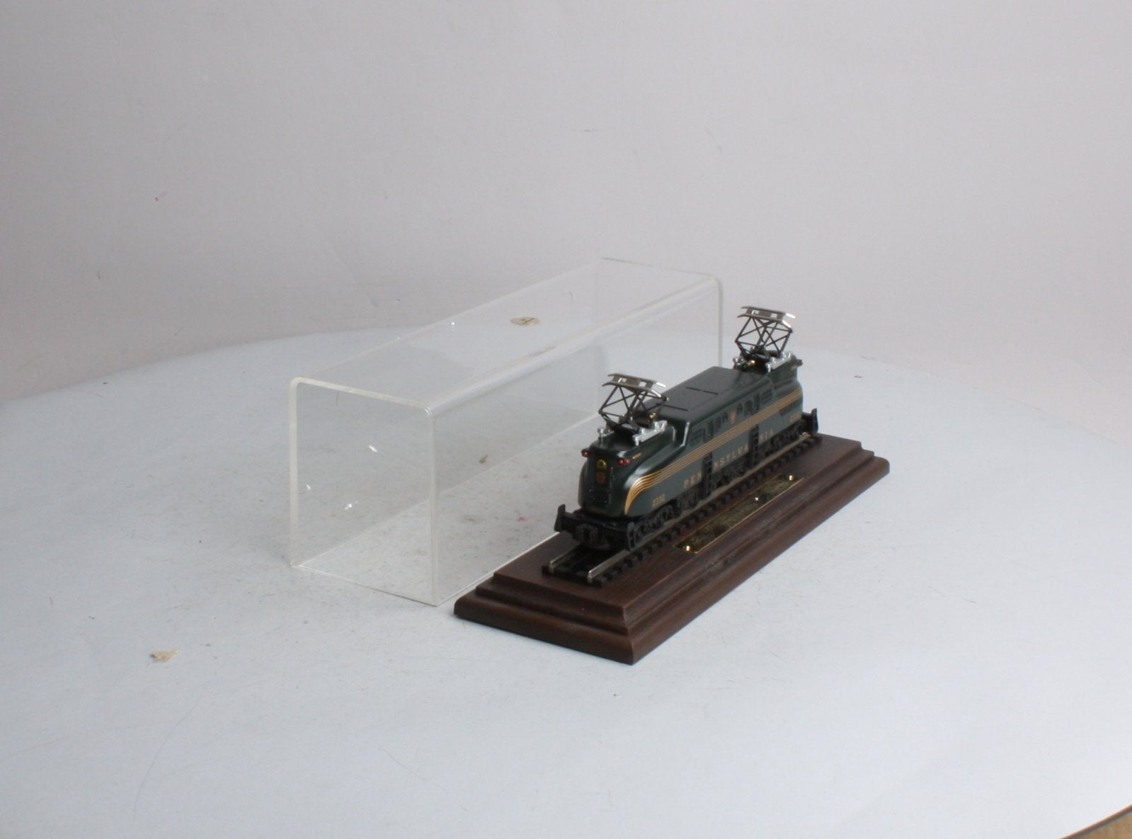Hallmark HO GAR Pennsylvania GG-1 Electric Locomotive #2332 w/Display Case LN/Box