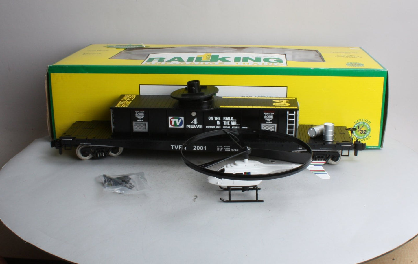 MTH 70-79013 G Scale Channel 4 News Operating Helicopter Car NIB
