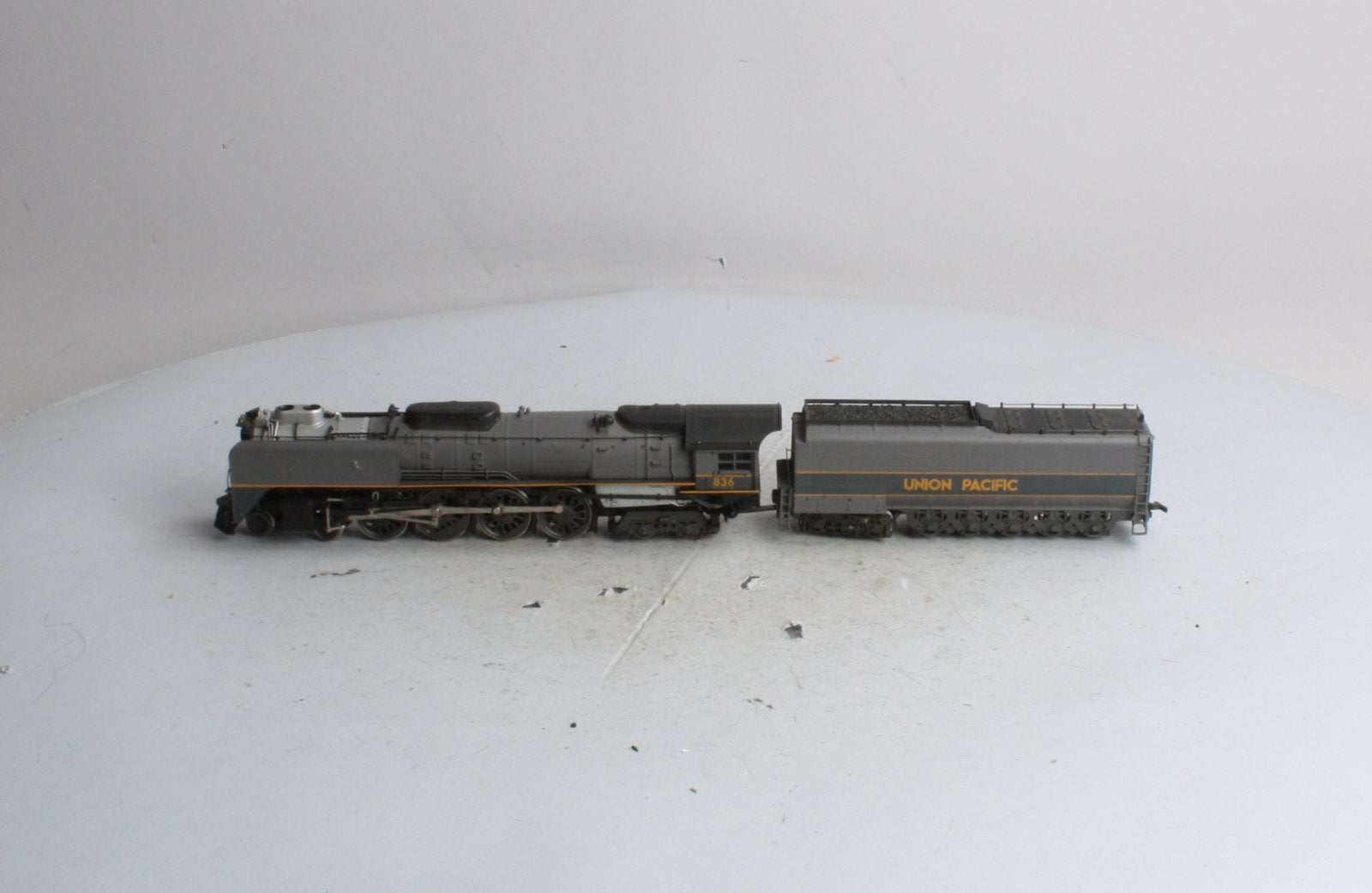 Rivarossi 836 HO Scale Union Pacific 4-8-4 Steam Locomotive and Tender #836 EX