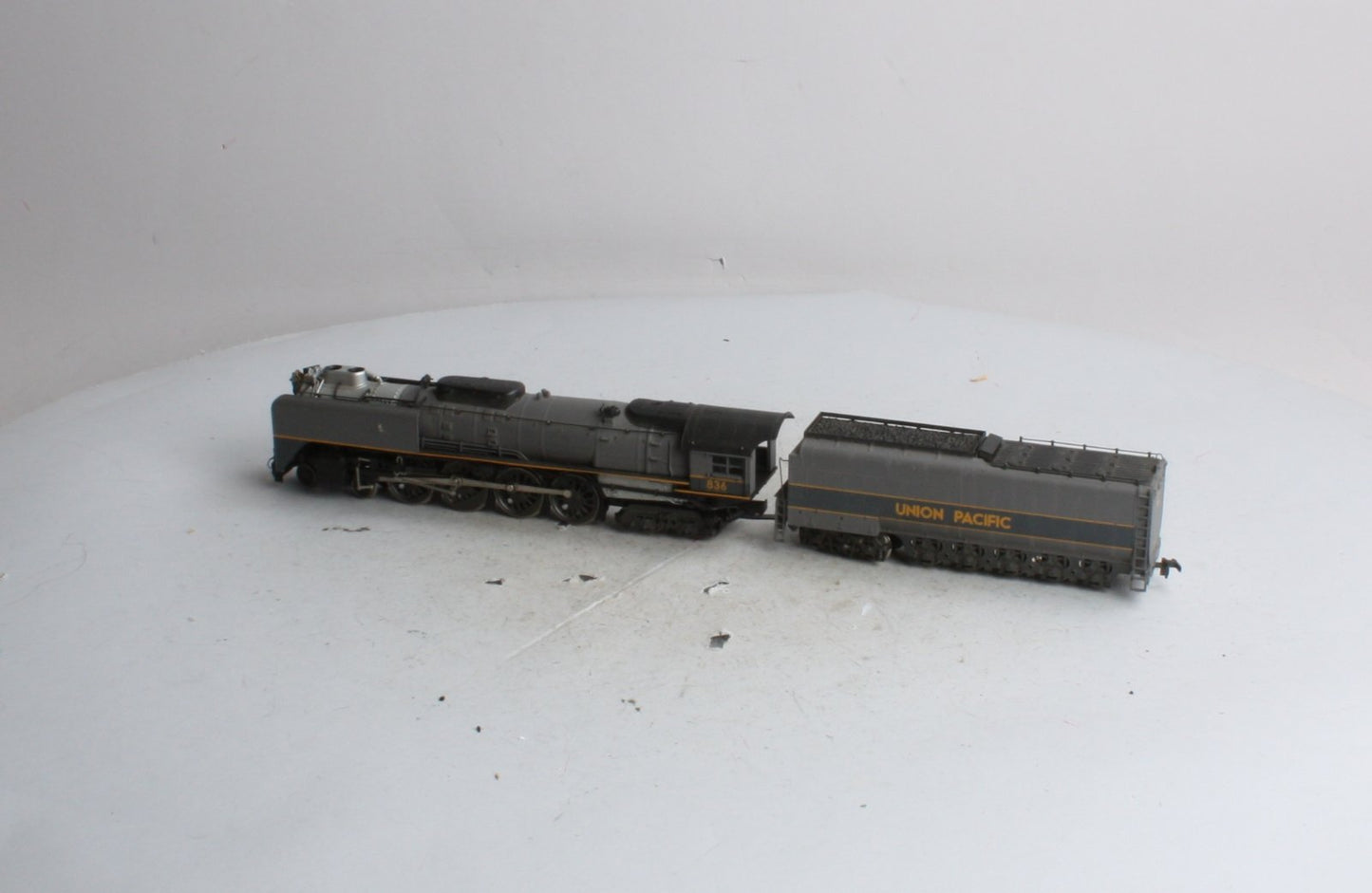 Rivarossi 836 HO Scale Union Pacific 4-8-4 Steam Locomotive and Tender #836 EX