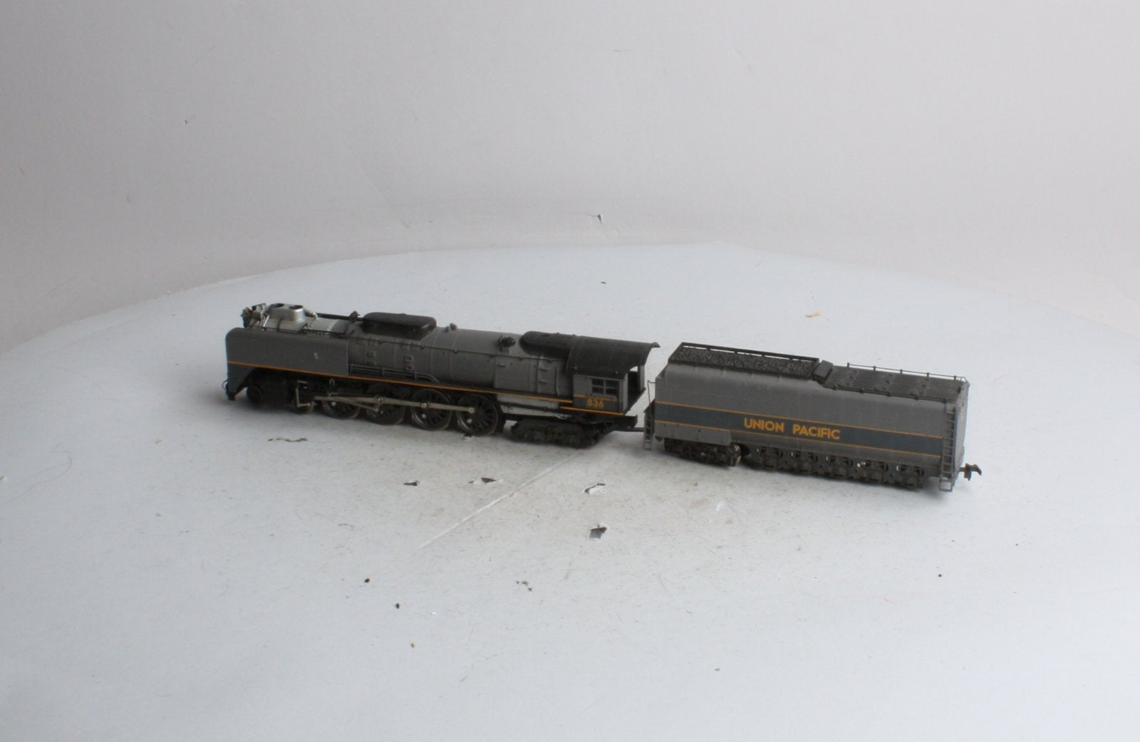 Rivarossi 836 HO Scale Union Pacific 4-8-4 Steam Locomotive and Tender #836 EX