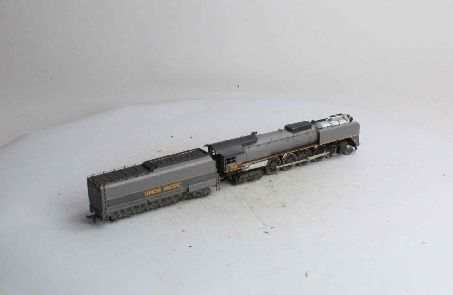 Rivarossi 836 HO Scale Union Pacific 4-8-4 Steam Locomotive and Tender #836 EX
