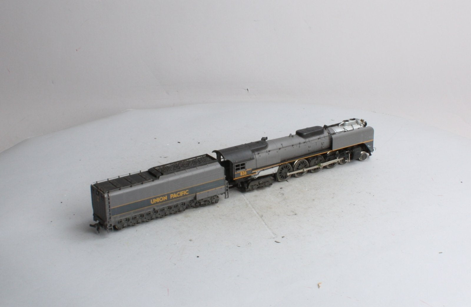 Rivarossi 836 HO Scale Union Pacific 4-8-4 Steam Locomotive and Tender #836 EX