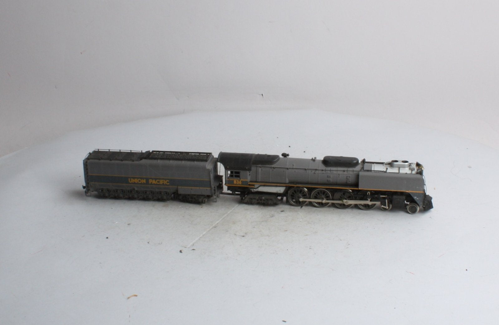 Rivarossi 836 HO Scale Union Pacific 4-8-4 Steam Locomotive and Tender #836 EX