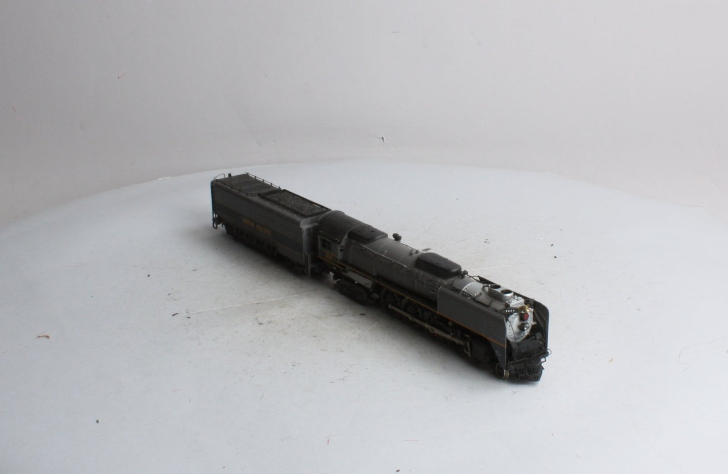 Rivarossi 836 HO Scale Union Pacific 4-8-4 Steam Locomotive and Tender #836 EX
