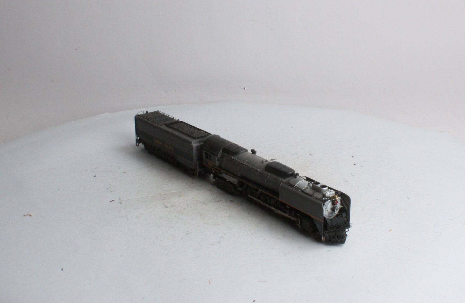 Rivarossi 836 HO Scale Union Pacific 4-8-4 Steam Locomotive and Tender #836 EX