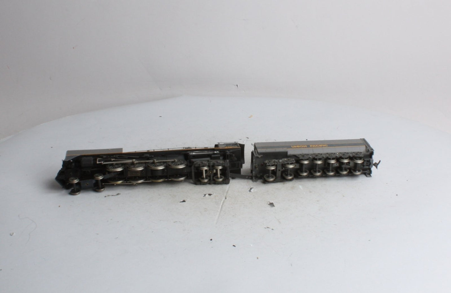 Rivarossi 836 HO Scale Union Pacific 4-8-4 Steam Locomotive and Tender #836 EX