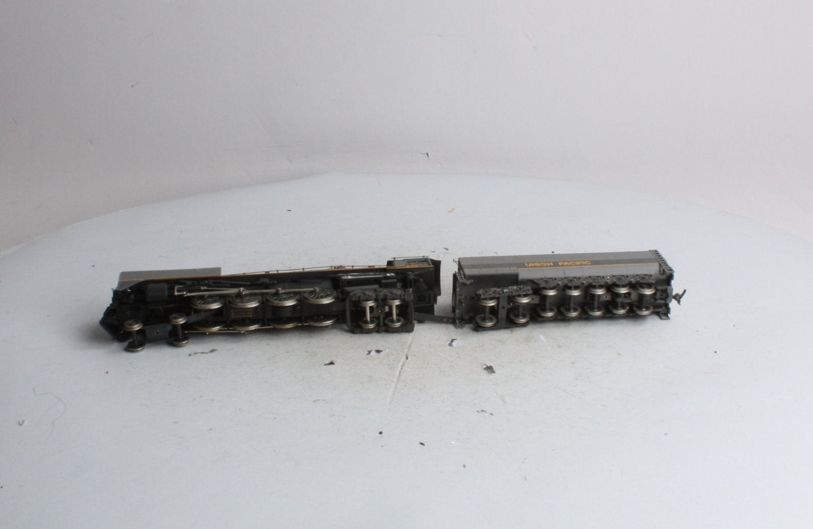 Rivarossi 836 HO Scale Union Pacific 4-8-4 Steam Locomotive and Tender #836 EX