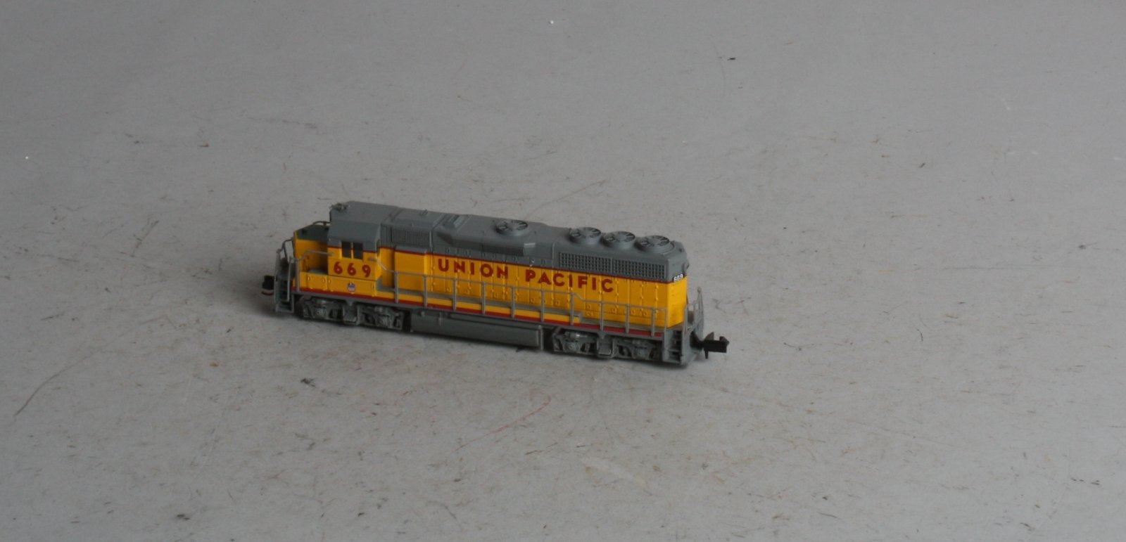 Atlas 48535 N Scale Union Pacific GP-40 Diesel Locomotive #669 LN/Box