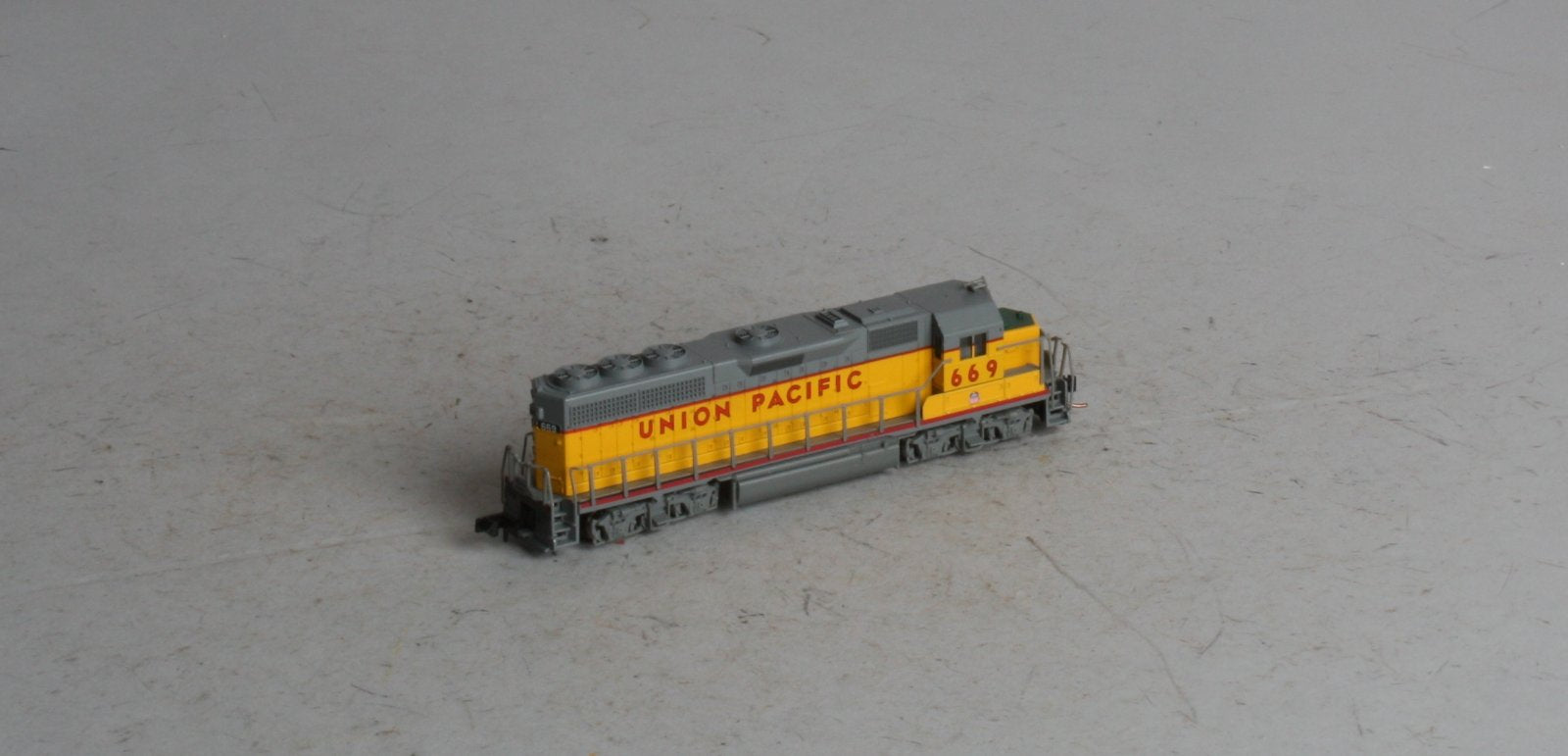Atlas 48535 N Scale Union Pacific GP-40 Diesel Locomotive #669 LN/Box