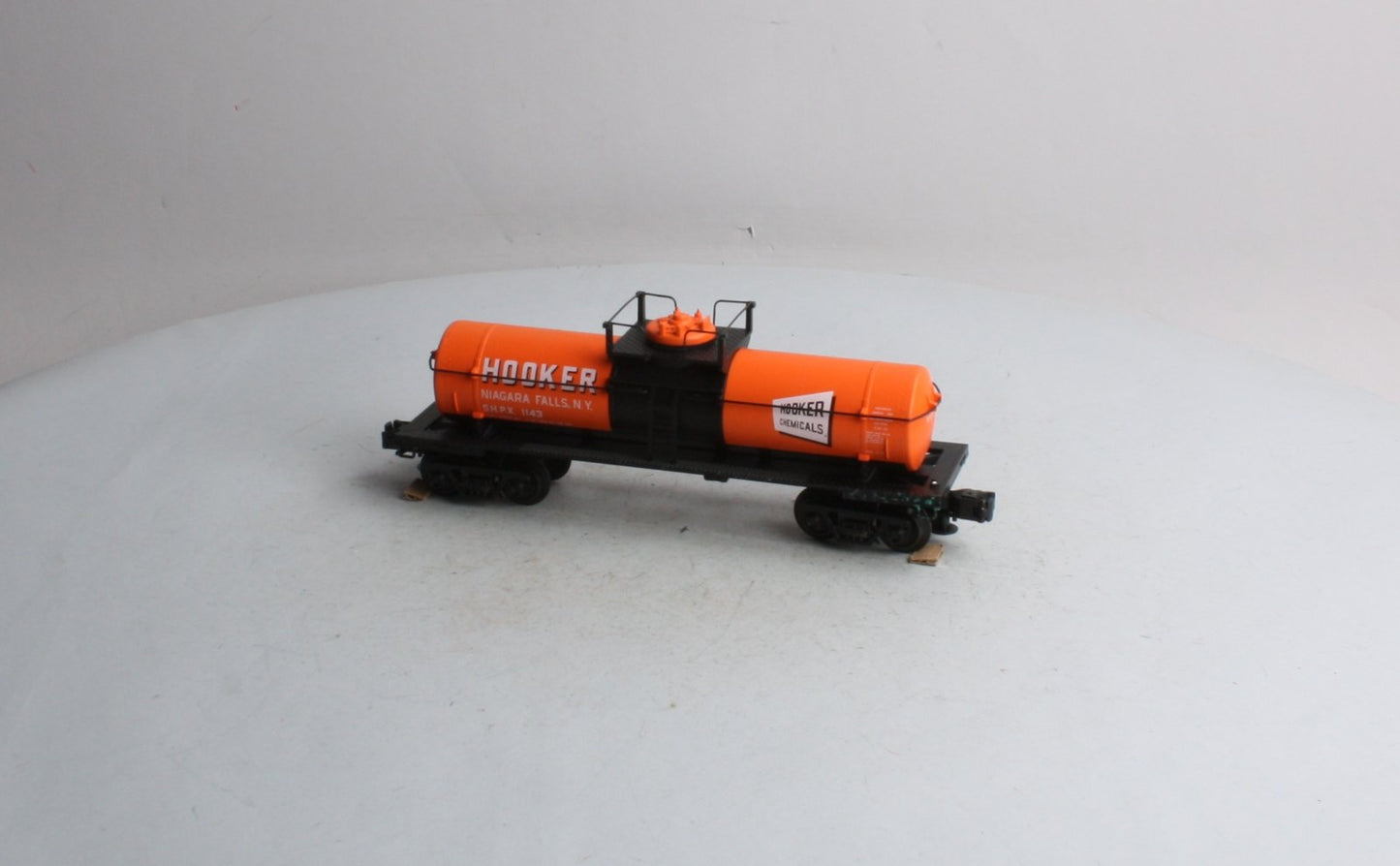 Atlas 1005002-2 O Gauge Hooker Chemicals Tank Car No.1143 (3 Rail) LN/Box