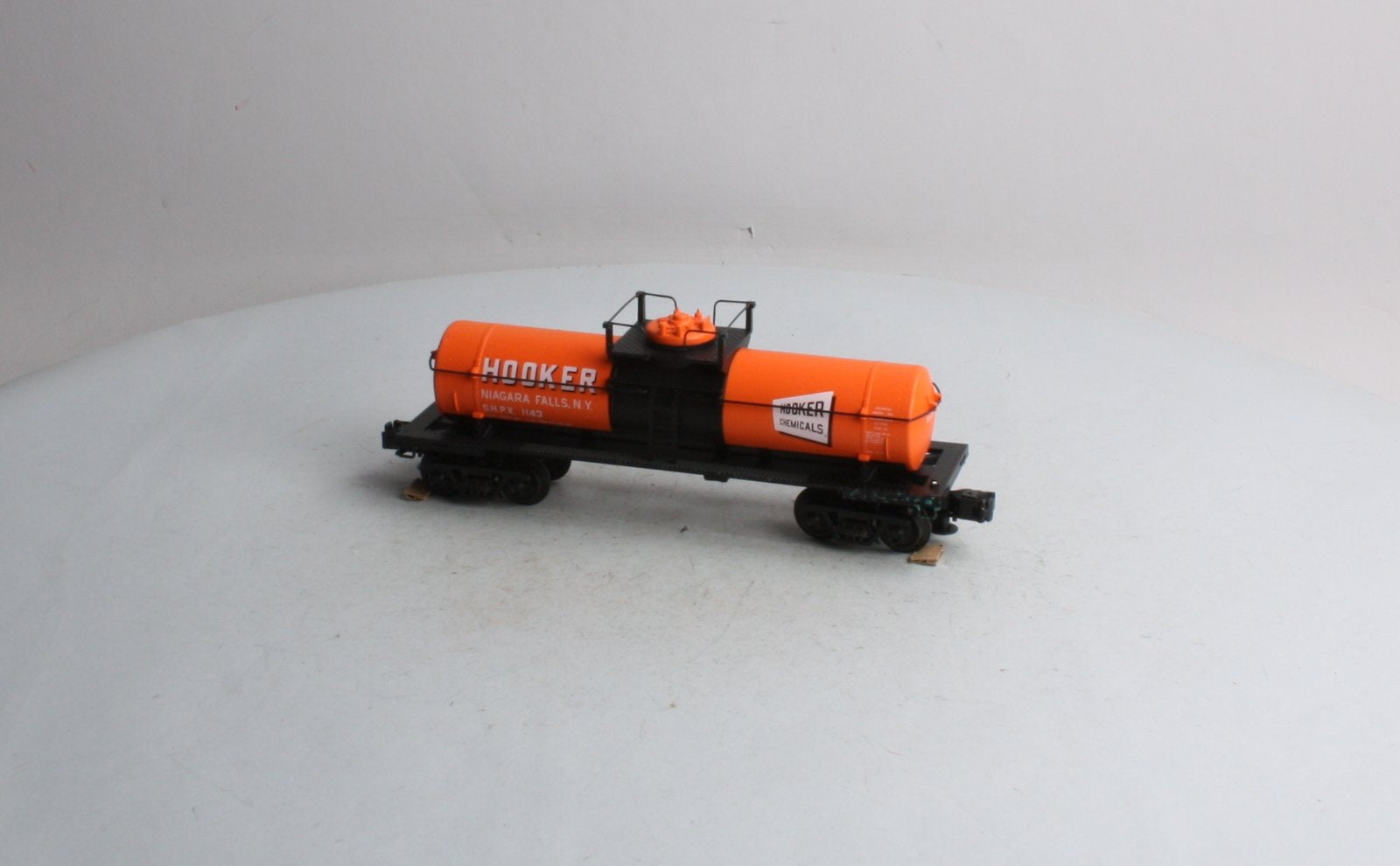 Atlas 1005002-2 O Gauge Hooker Chemicals Tank Car No.1143 (3 Rail) LN/Box