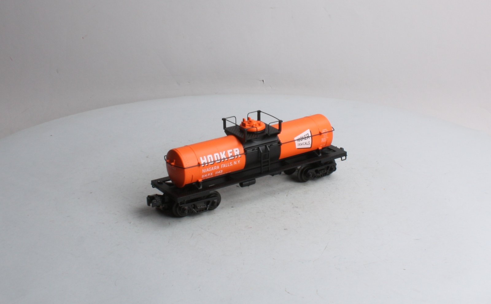 Atlas 1005002-2 O Gauge Hooker Chemicals Tank Car No.1143 (3 Rail) LN/Box