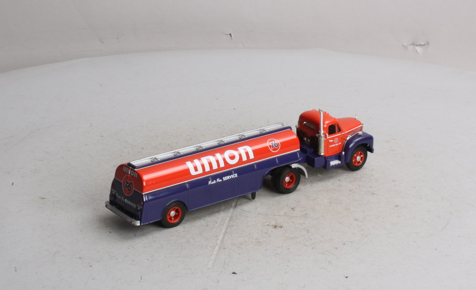 Corgi 53203 1:50 Mack Union 76 B Series Semi-Skirted Tanker