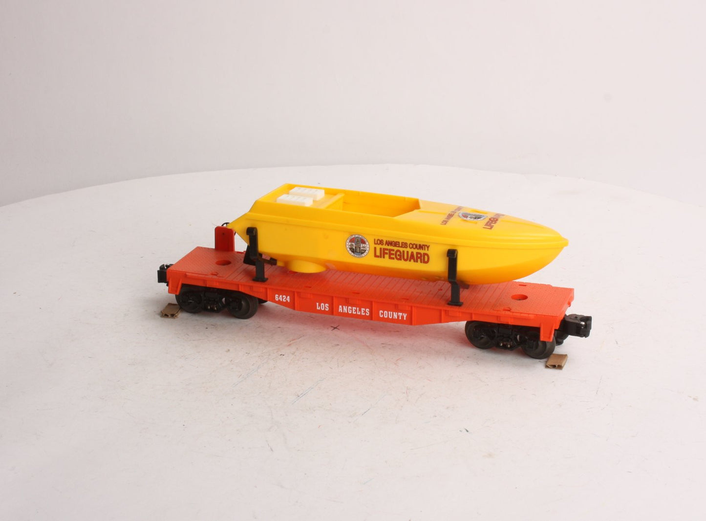 Lionel 6-16970 O Gauge L.A. County Lifeguard Flatcar w/ Lifeguard Boat #6424 EX/Box