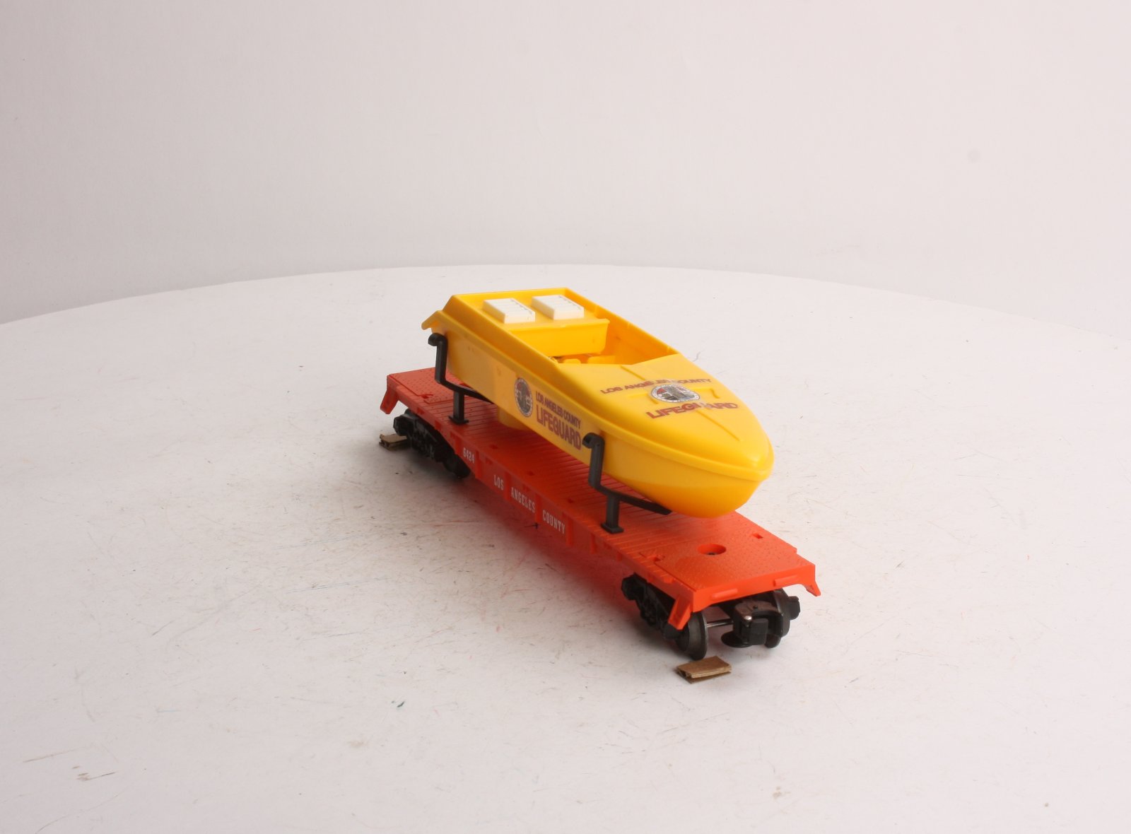Lionel 6-16970 O Gauge L.A. County Lifeguard Flatcar w/ Lifeguard Boat #6424 LN/Box