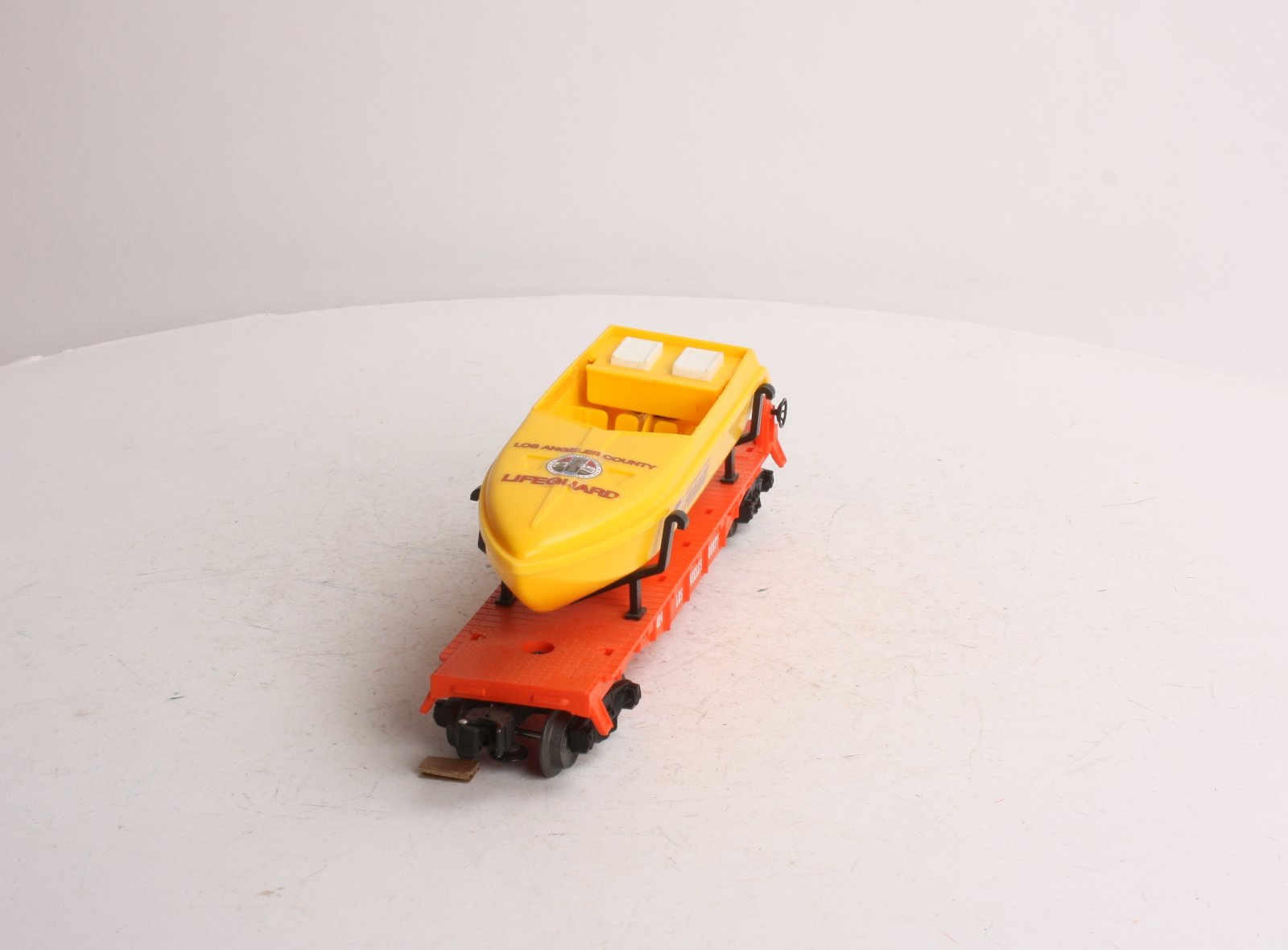 Lionel 6-16970 O Gauge L.A. County Lifeguard Flatcar w/ Lifeguard Boat #6424 EX/Box