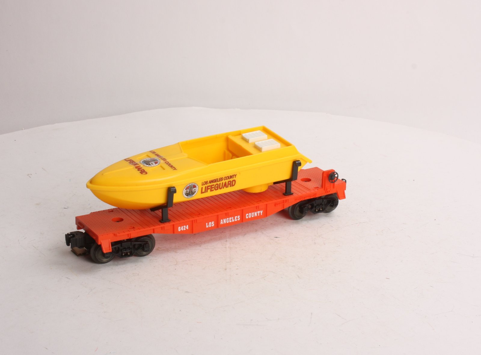 Lionel 6-16970 O Gauge L.A. County Lifeguard Flatcar w/ Lifeguard Boat #6424 EX/Box