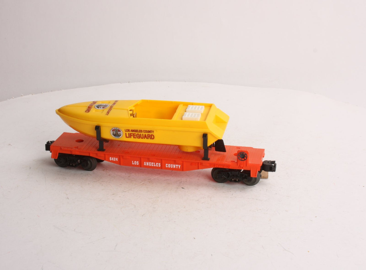 Lionel 6-16970 O Gauge L.A. County Lifeguard Flatcar w/ Lifeguard Boat #6424 EX/Box