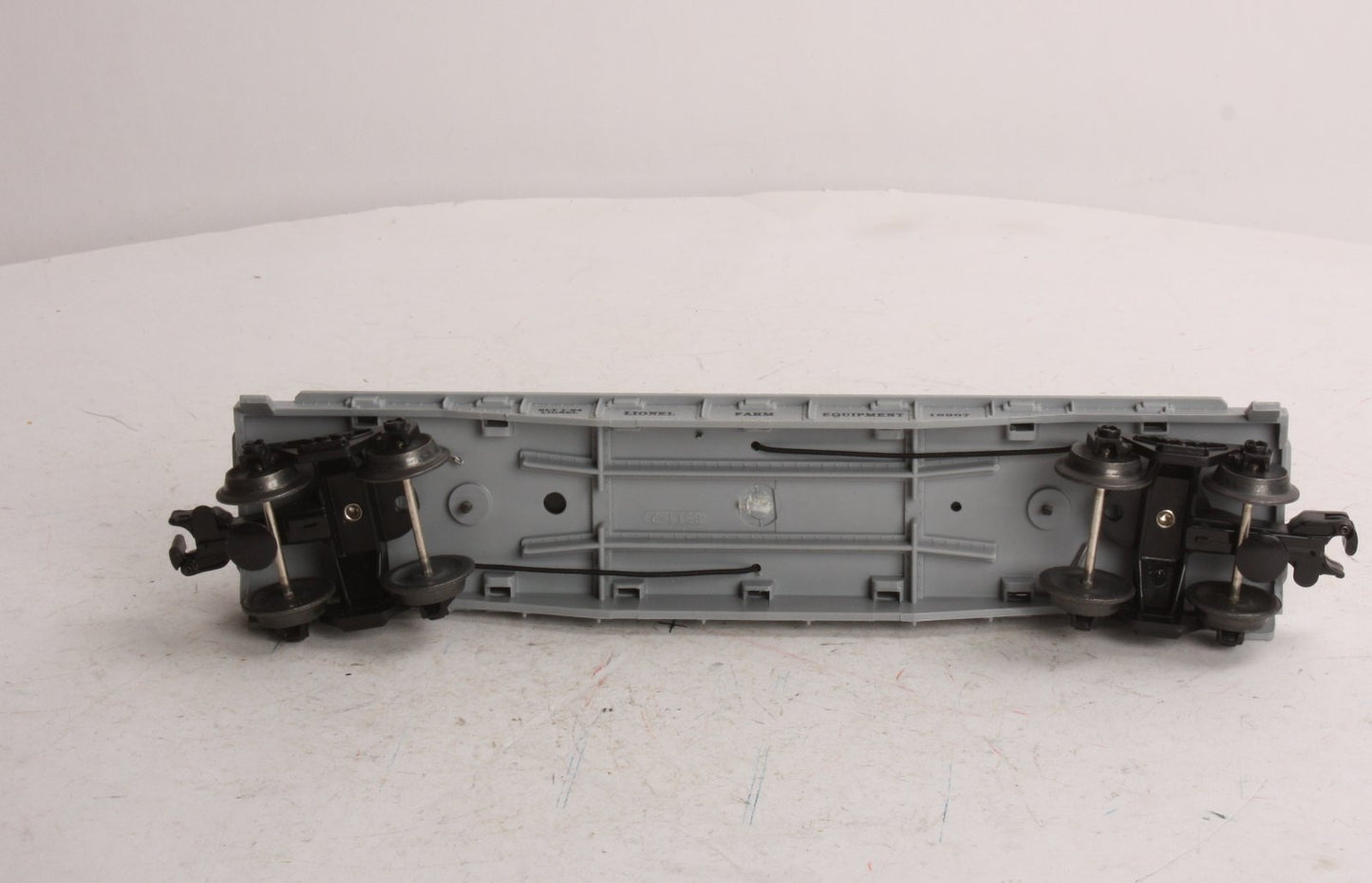 Lionel 6-16907 Flatcar with 2 Farm Tractors (1 is missing) LN/Box