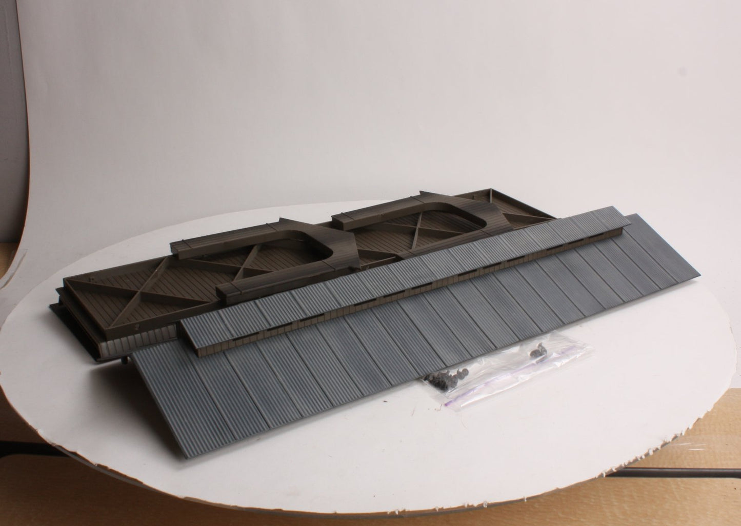 Lionel 6-24117 O Lighted Covered Bridge LN/Box