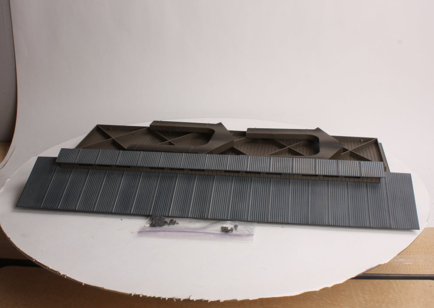 Lionel 6-24117 O Lighted Covered Bridge LN/Box