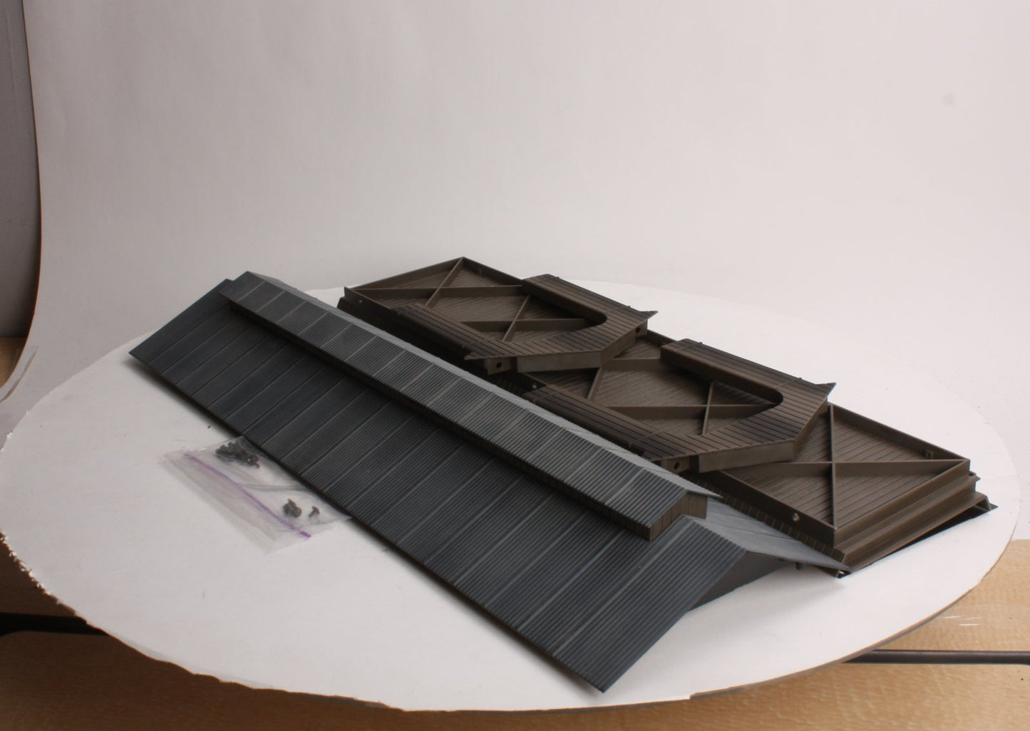 Lionel 6-24117 O Lighted Covered Bridge LN/Box