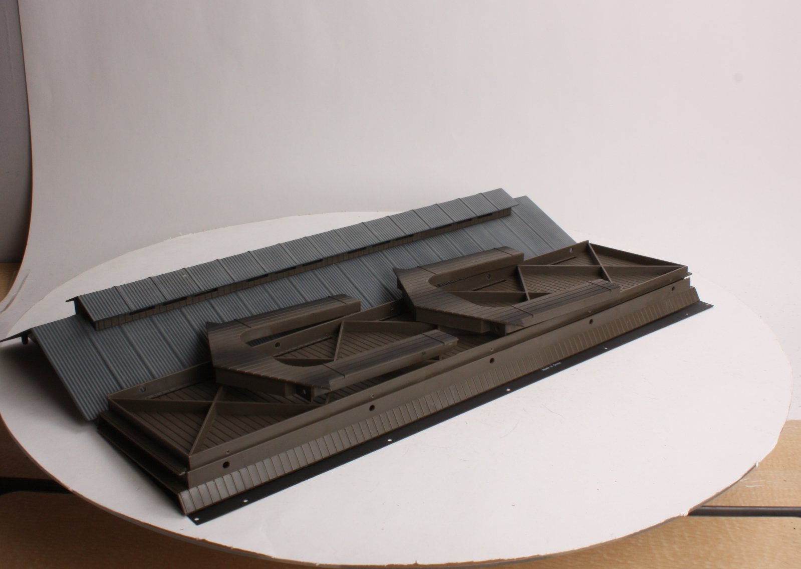 Lionel 6-24117 O Lighted Covered Bridge LN/Box