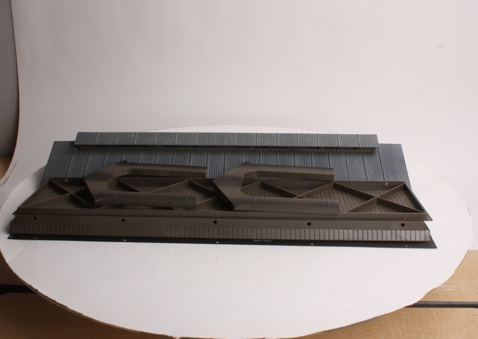 Lionel 6-24117 O Lighted Covered Bridge LN/Box