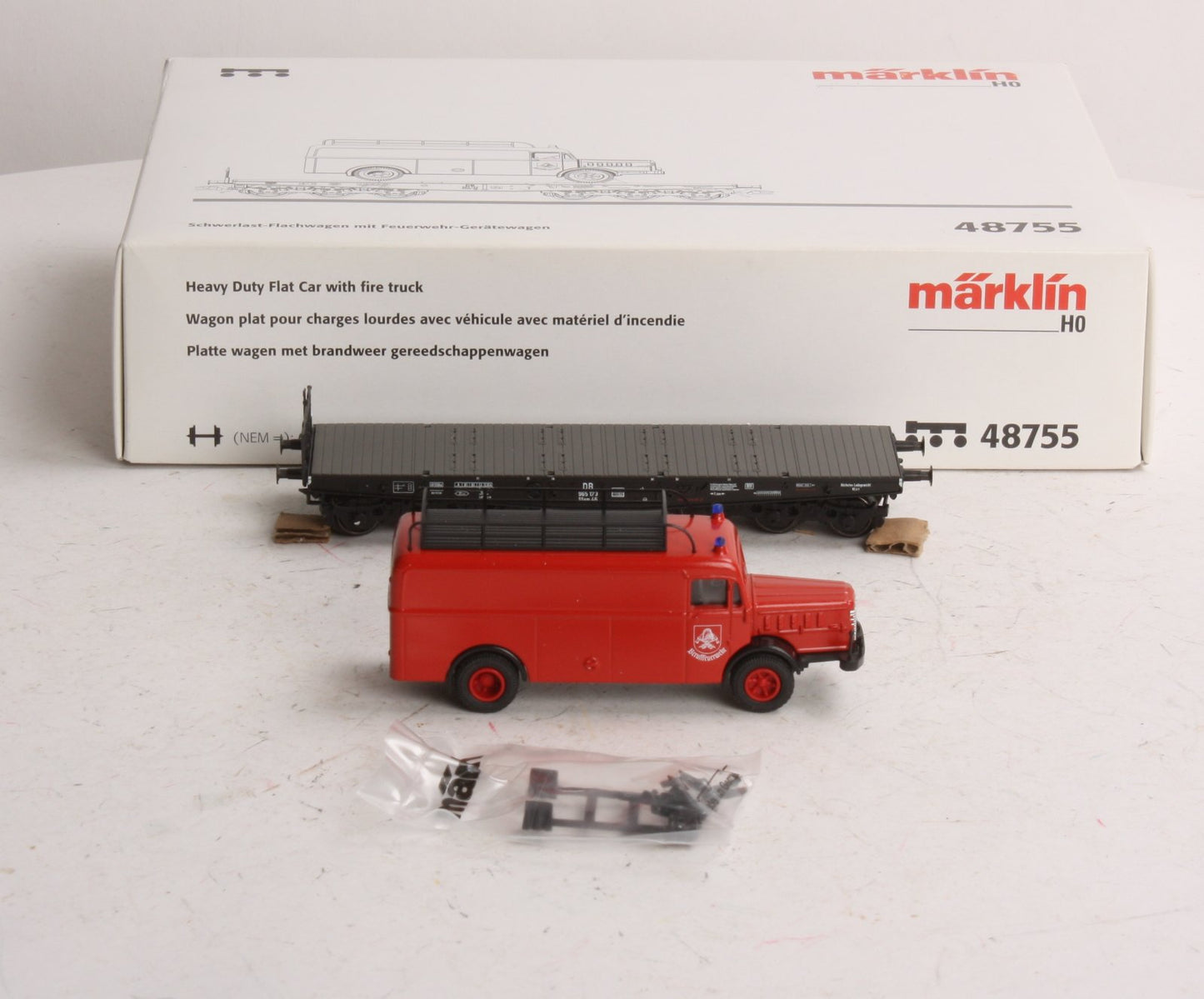 Marklin 48755 HO Scale Heavy Duty Flatcar w/Fire Truck LN/Box